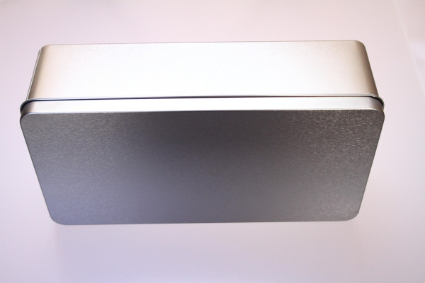 boîte métallique rectangulaire